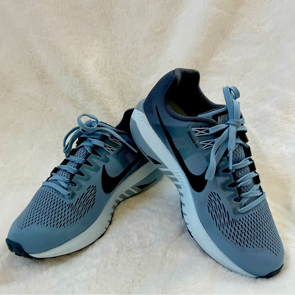 Brand new Nike Structure 21 sneakers (NWOT)